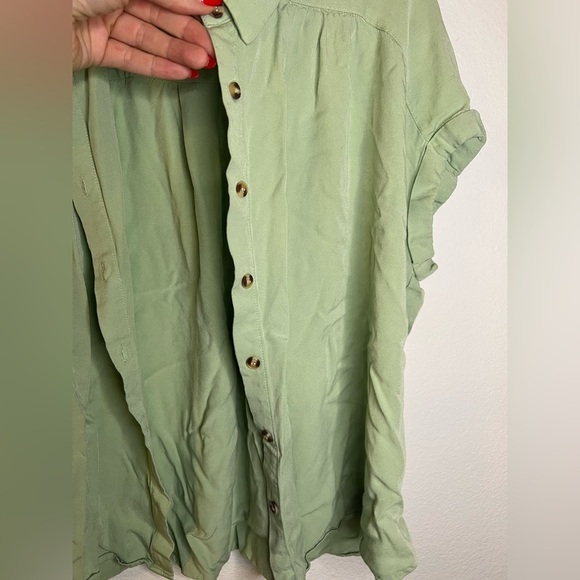 Rose & Olive Green Cuffed Sleeve Button Down Shirt - Picture 2 of 4